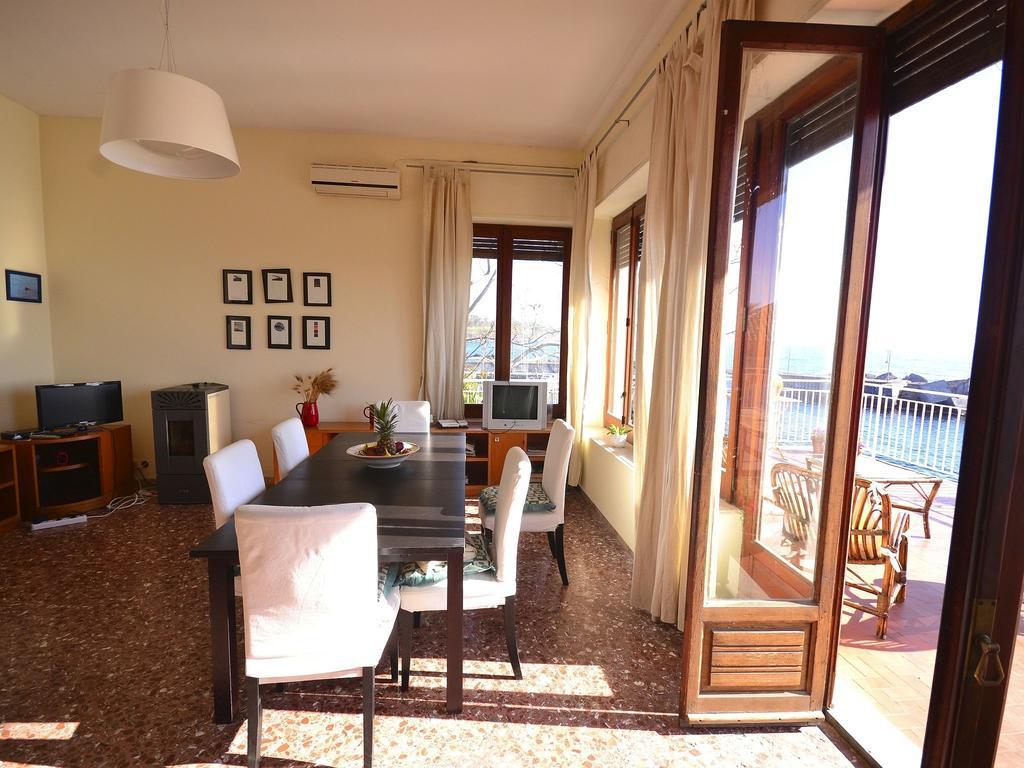 Cozy Holiday Home In Pozzillo With Terrace 아치레알레 외부 사진