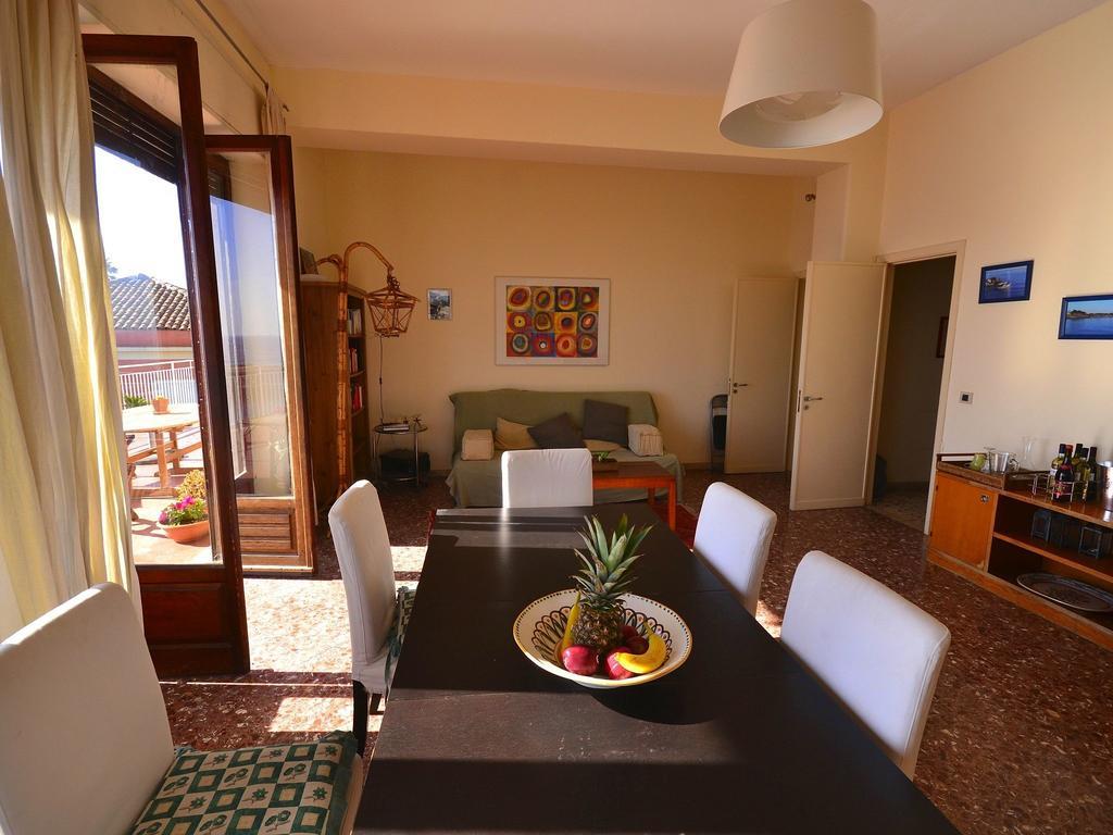 Cozy Holiday Home In Pozzillo With Terrace 아치레알레 외부 사진