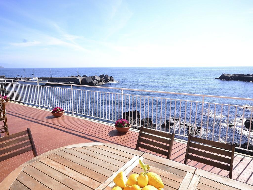 Cozy Holiday Home In Pozzillo With Terrace 아치레알레 외부 사진